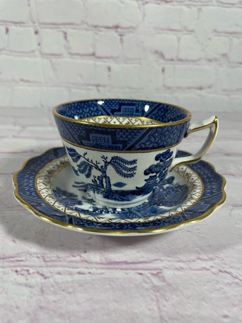 Vintage Booths Real Old Willow Teacup and Saucer Set A8025 Gold Trim England